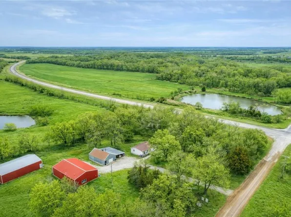 23098 Kiowa Rd, Parsons, KS 67357