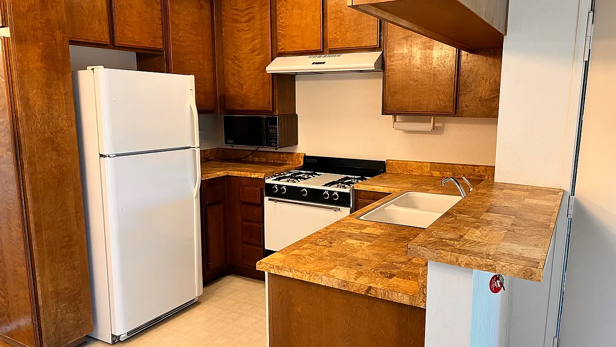 Building Photo - 14560 Clark St #204