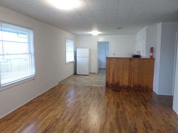 4th image of 158 N Laurel St