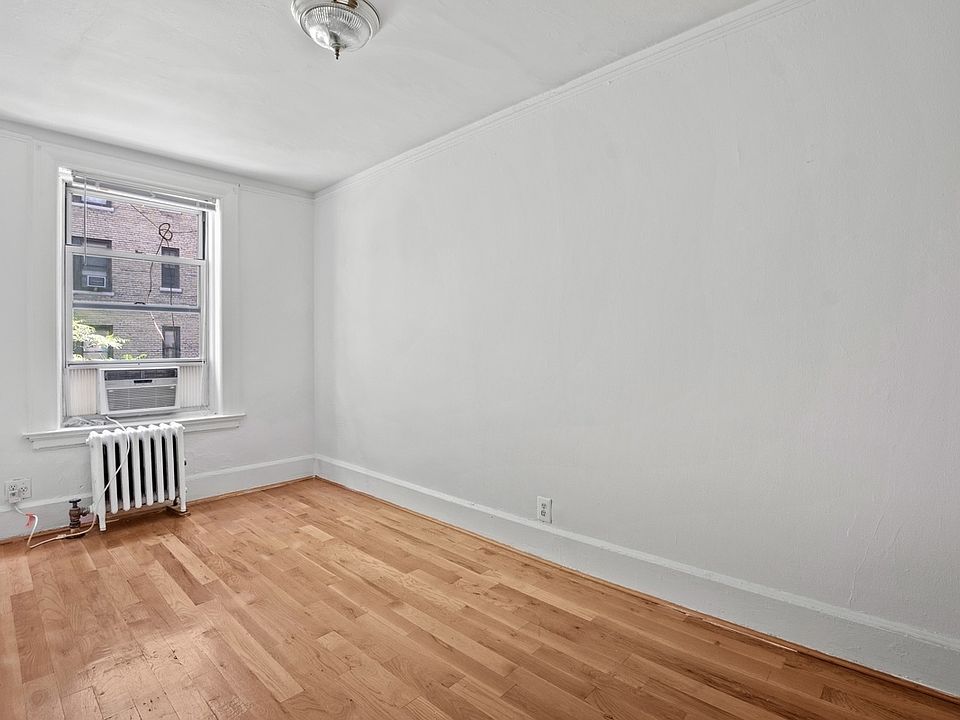 2nd image of 315 W 71st St APT 5B