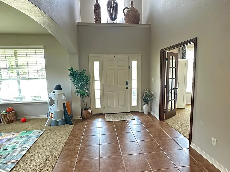 200 Grey Eagle Dr — Photo 5