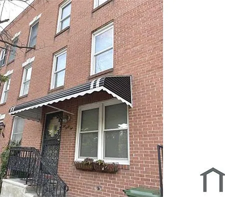 1042 Vine St