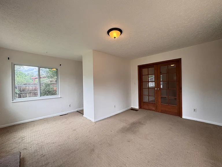609 Duke Ln — Photo 5