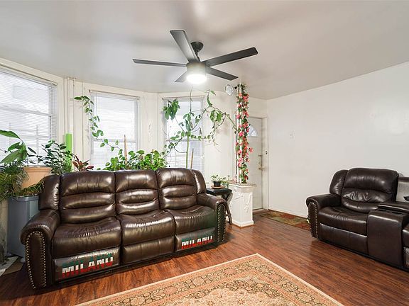3rd image of 318 Armstrong Ave