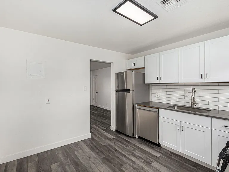 5525 N 27th Dr #17 — Photo 5