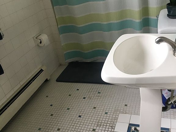 2nd image of 1314 W 28th St APT 105