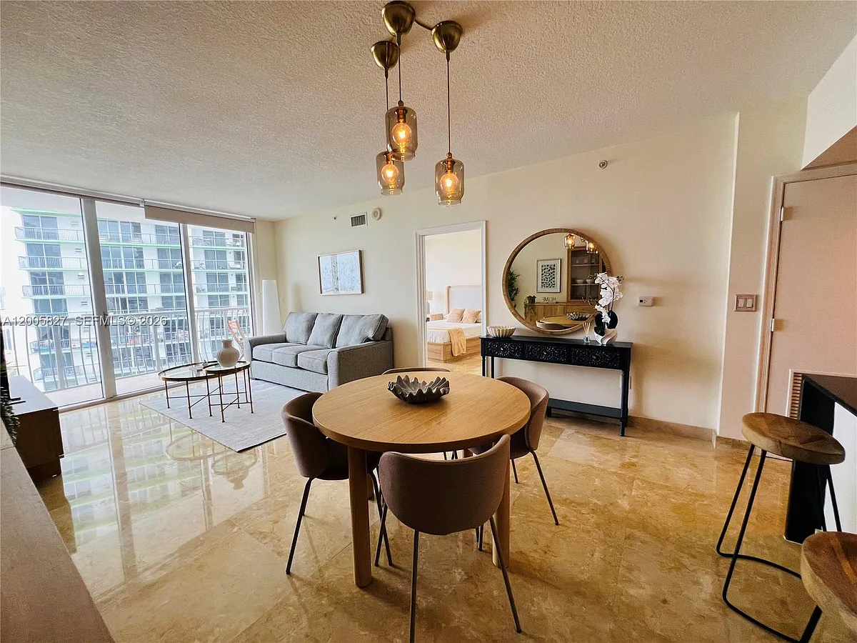 Building Photo - 1750 N Bayshore Dr #2511