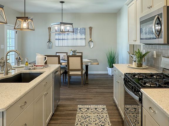 Classic Kitchen Breakfast Area