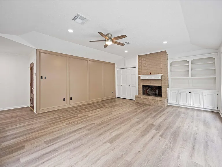 14143 Hillvale Dr — Photo 8