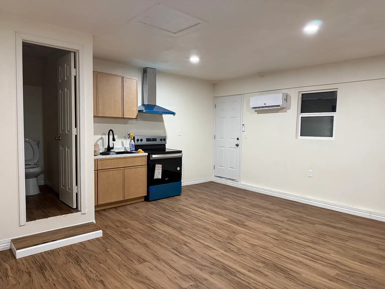 Studio, 400 sqft, $1,600 — Photo 2