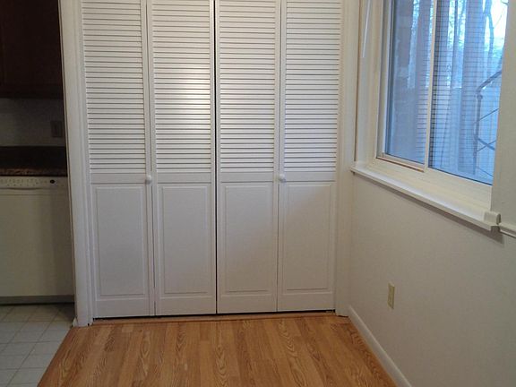 4th image of 722 Garland Cir APT E