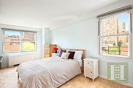 4th image of 251 E 32nd St #9H