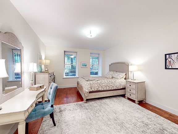 5th image of 155 W 75th St #Bfr