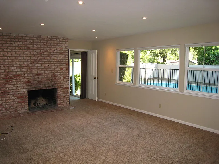 63 Robinhood Dr — Photo 8