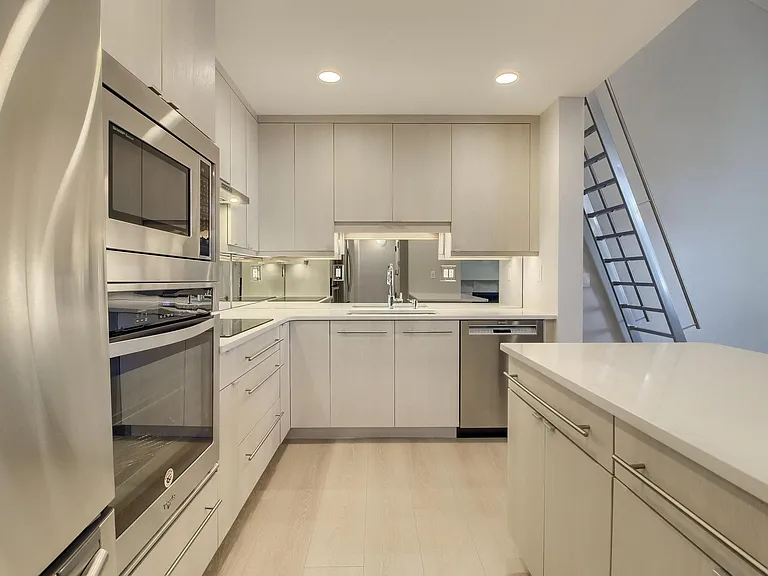170 S Jackson St #203 — Photo 7