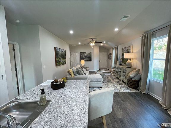 3rd image of 5617 Barretts Trace Ln