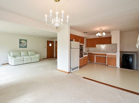 4th image of 303 Homewood Ct