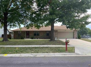 2854 SW Arvonia Pl, Topeka, KS 66614