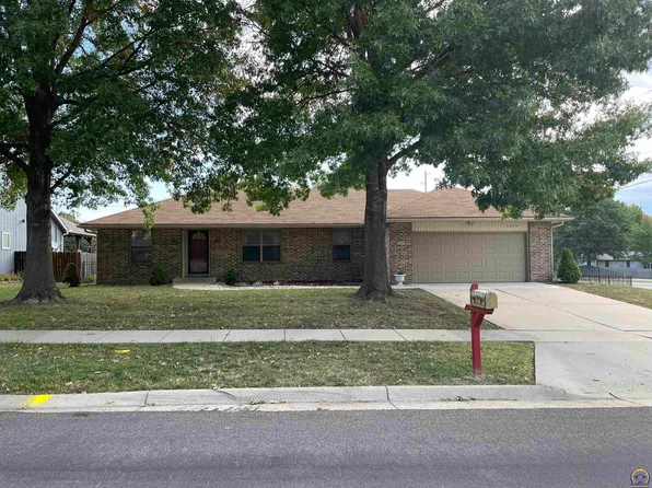 2854 SW Arvonia Pl, Topeka, KS 66614