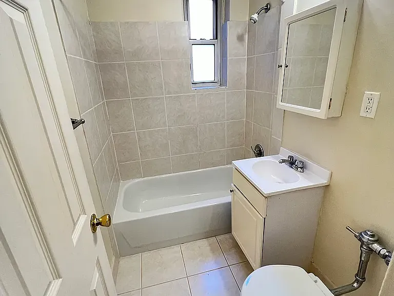 214 E 8th St #6S — Photo 5