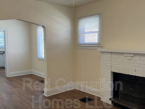 3rd image of 1927 Lawn Ave