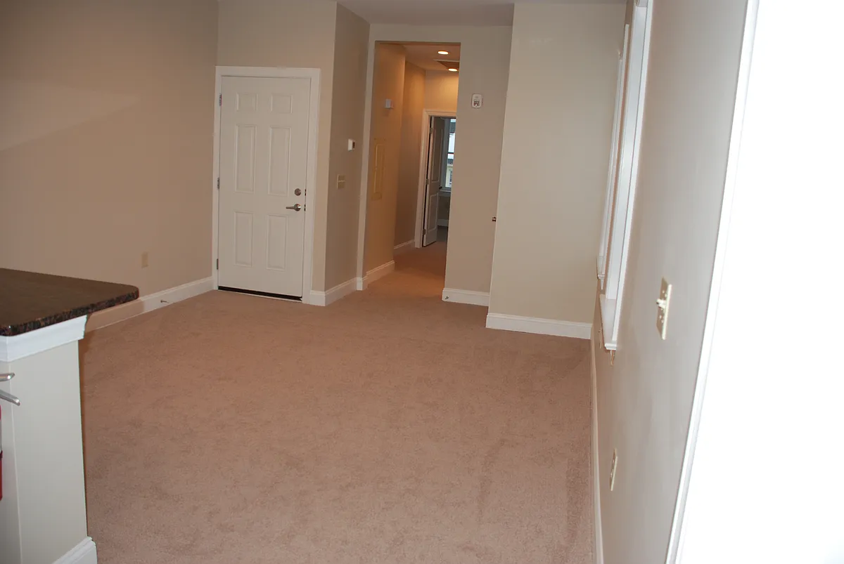 Building Photo - 40 Washington St #2