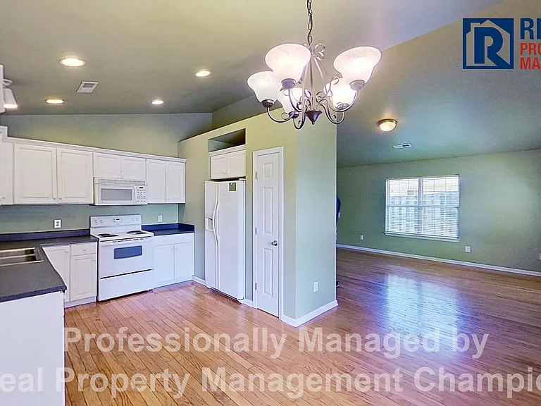 627 Tabor Ln — Photo 5