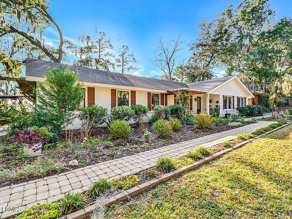 3rd image of 882 Broad River Drive