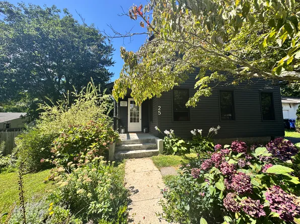 25 Pequot Ave, Mystic, CT 06355