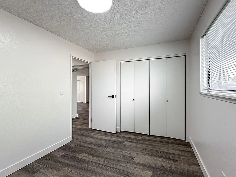 Avalon Court Apartments — Photo 23