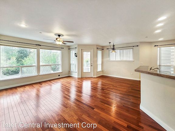 5th image of 925 110th Ave SE #309
