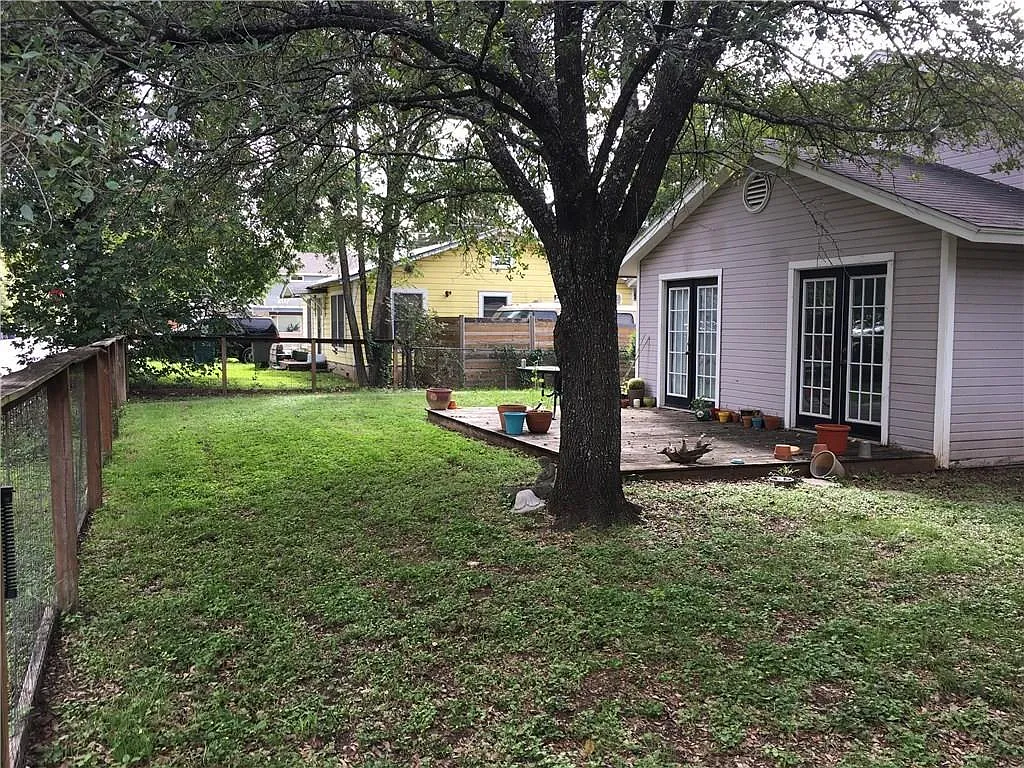 2 bed, 1.0 bath, 975 sqft, $1,900 — Photo 3
