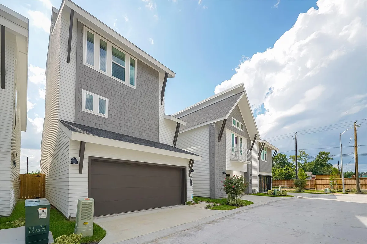 Building Photo - 7609 Victory Reserve St