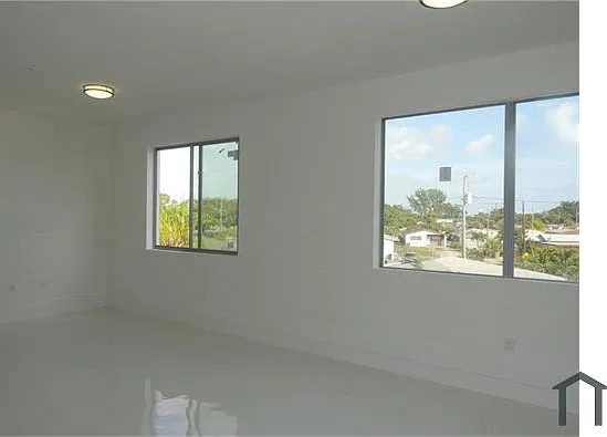 Building Photo 3