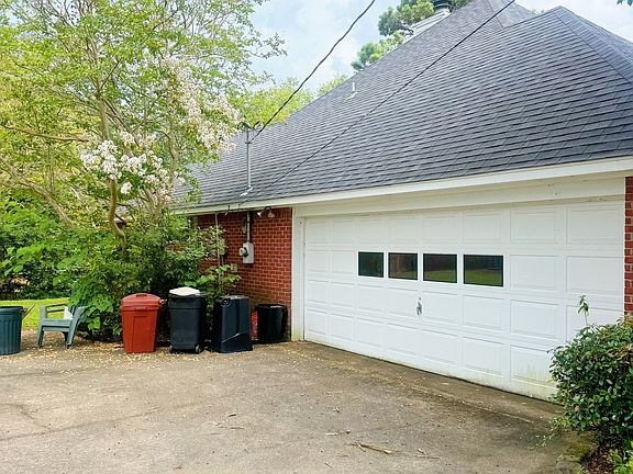 2nd image of 108 Oakridge St