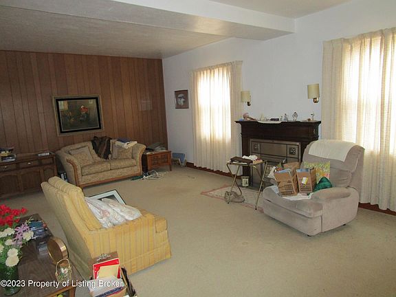 4th image of 310 Main St S