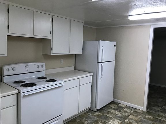 4th image of 585 W Barfield St