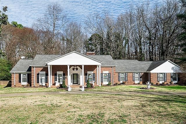 1st image of 439 Courtney Ln