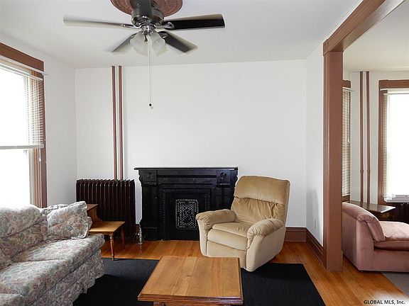 3rd image of 172 Pawling Ave