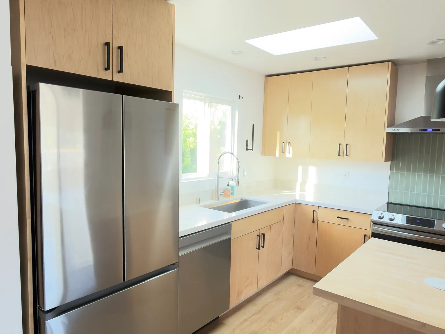 3 bed, 1300 sqft, $5,995 — Photo 3