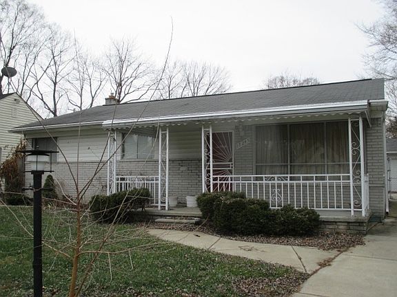 4th image of 18245 Woodbine St