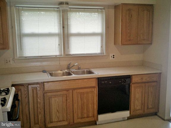 3rd image of 14951 Greymont Dr