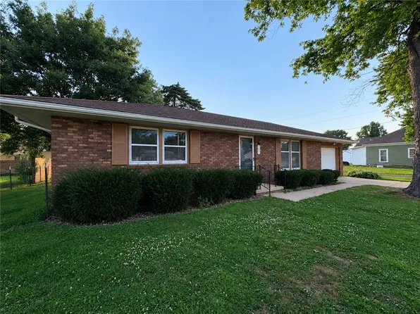 307 S Mill St, Greenup, IL 62428