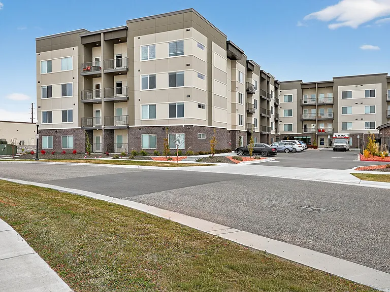 Riverwalk Apartments — Photo 16