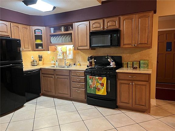 3rd image of 1409 Orchid Dr