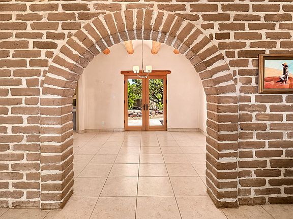 3rd image of 7 W Azulejo Ct