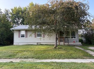 909 1st St SW, Oelwein, IA 50662