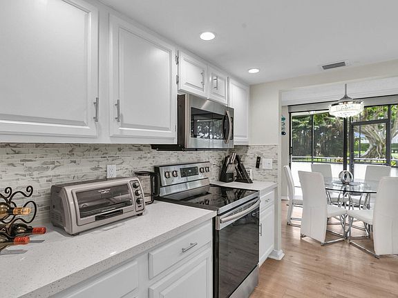 5th image of 899 Jeffery Street #109