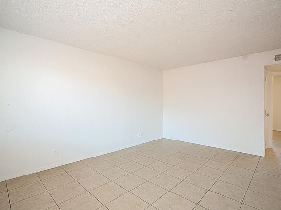 3rd image of 139 E Ingram St APT 1