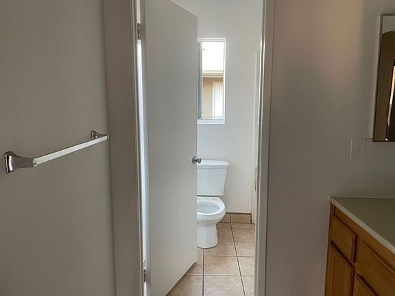 5th image of 6518 Woodman Ave #3